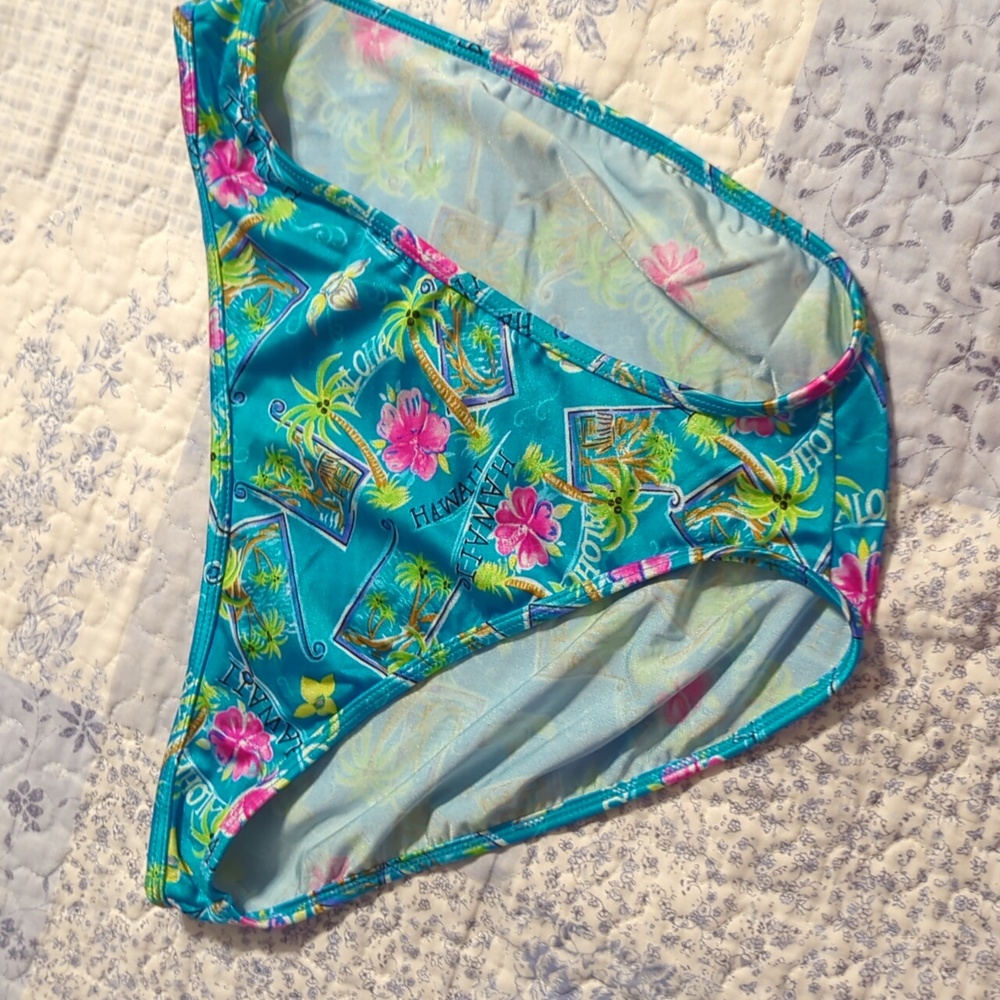 Islander Bikini - Picture 5 of 8
